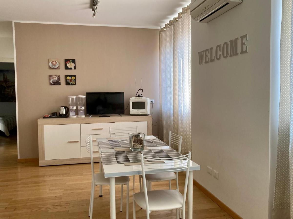 The Little House In Bergamo Apartment Bagian luar foto