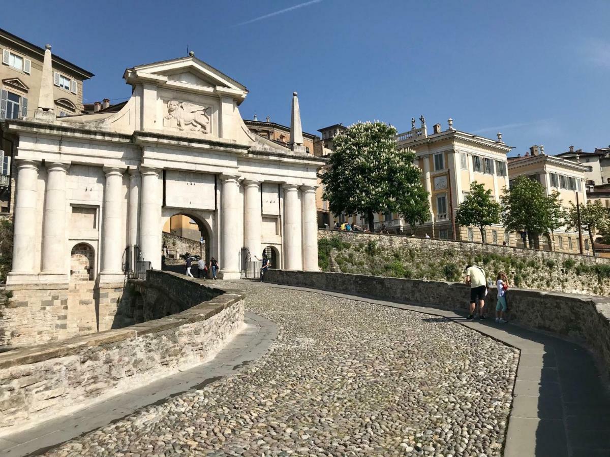 The Little House In Bergamo Apartment Bagian luar foto